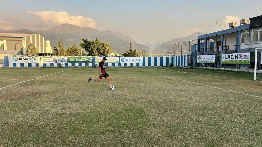 Hatay’da Yürek Isıtan Futbol Hikâyesi: Baba-Oğul Aynı Sahada! 5